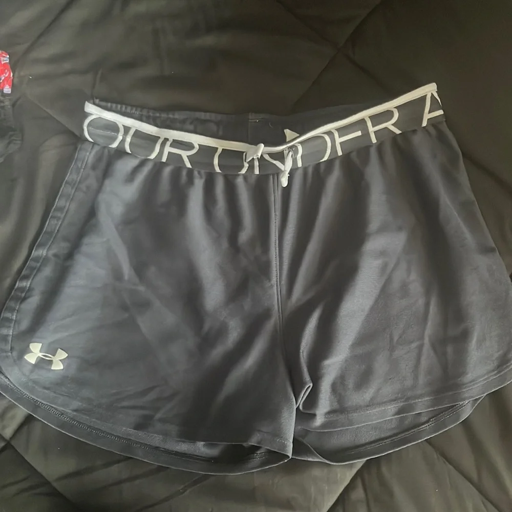 Womens under Armour shorts - Picture 1 of 3